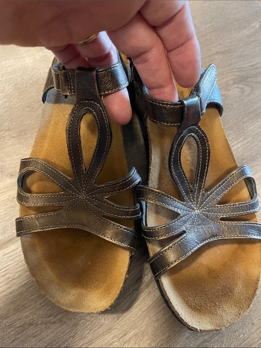 Naot Rachel Metallic Bronze Strappy Sandals Sz 40
